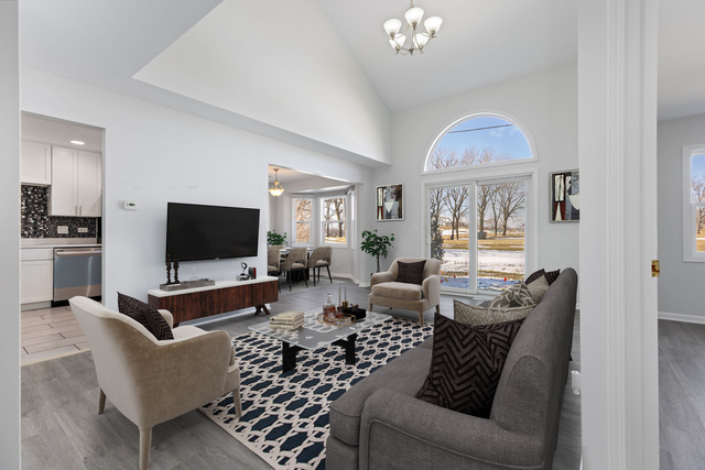 720 Hoover Drive, Carol Stream, IL 60188