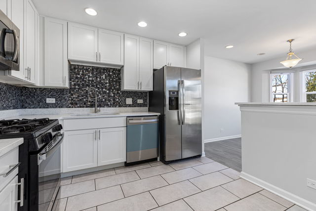 720 Hoover Drive, Carol Stream, IL 60188