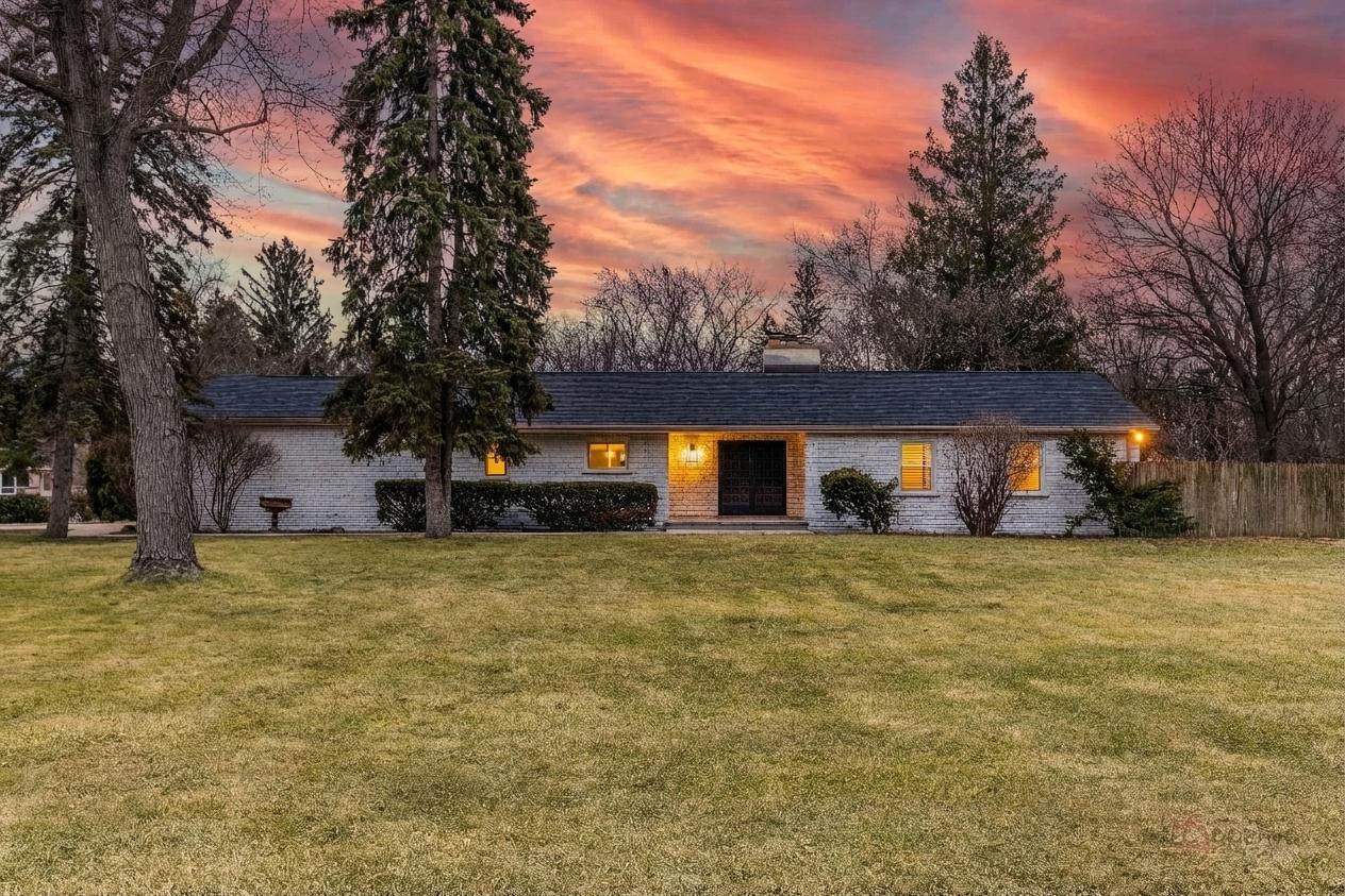 1967 Red Fox Lane, Green Oaks, IL 60048