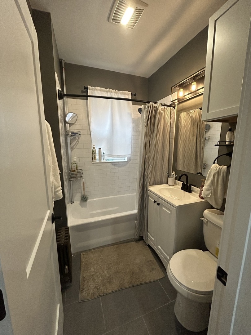 1103 Holly Court #306, Oak Park, IL 60301