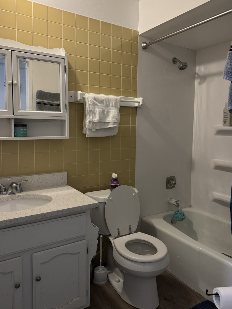 13 Parkside Court #4, Vernon Hills, IL 60061