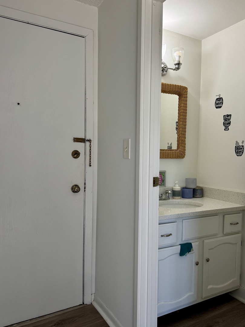 13 Parkside Court #4, Vernon Hills, IL 60061