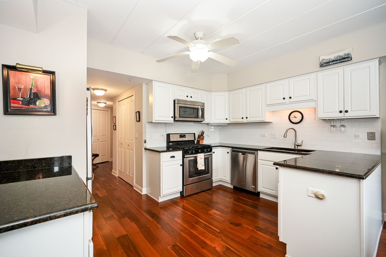 8505 Woodward Avenue #201, Woodridge, IL 60517