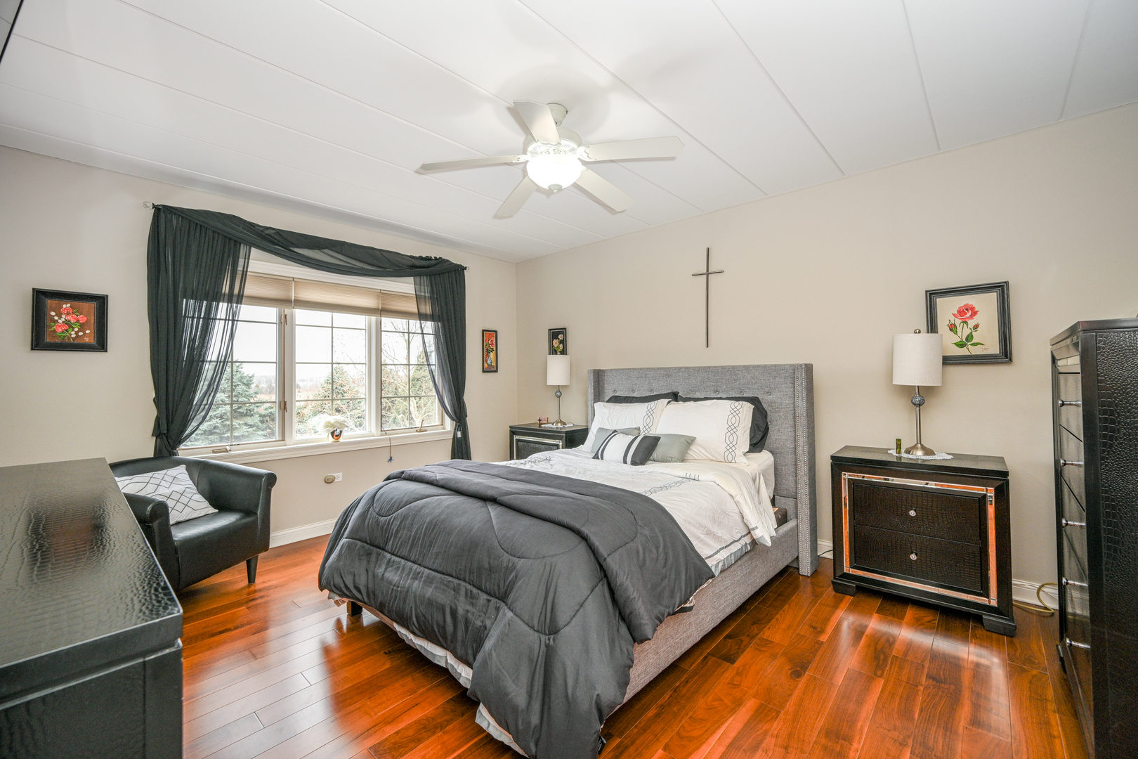 8505 Woodward Avenue #201, Woodridge, IL 60517