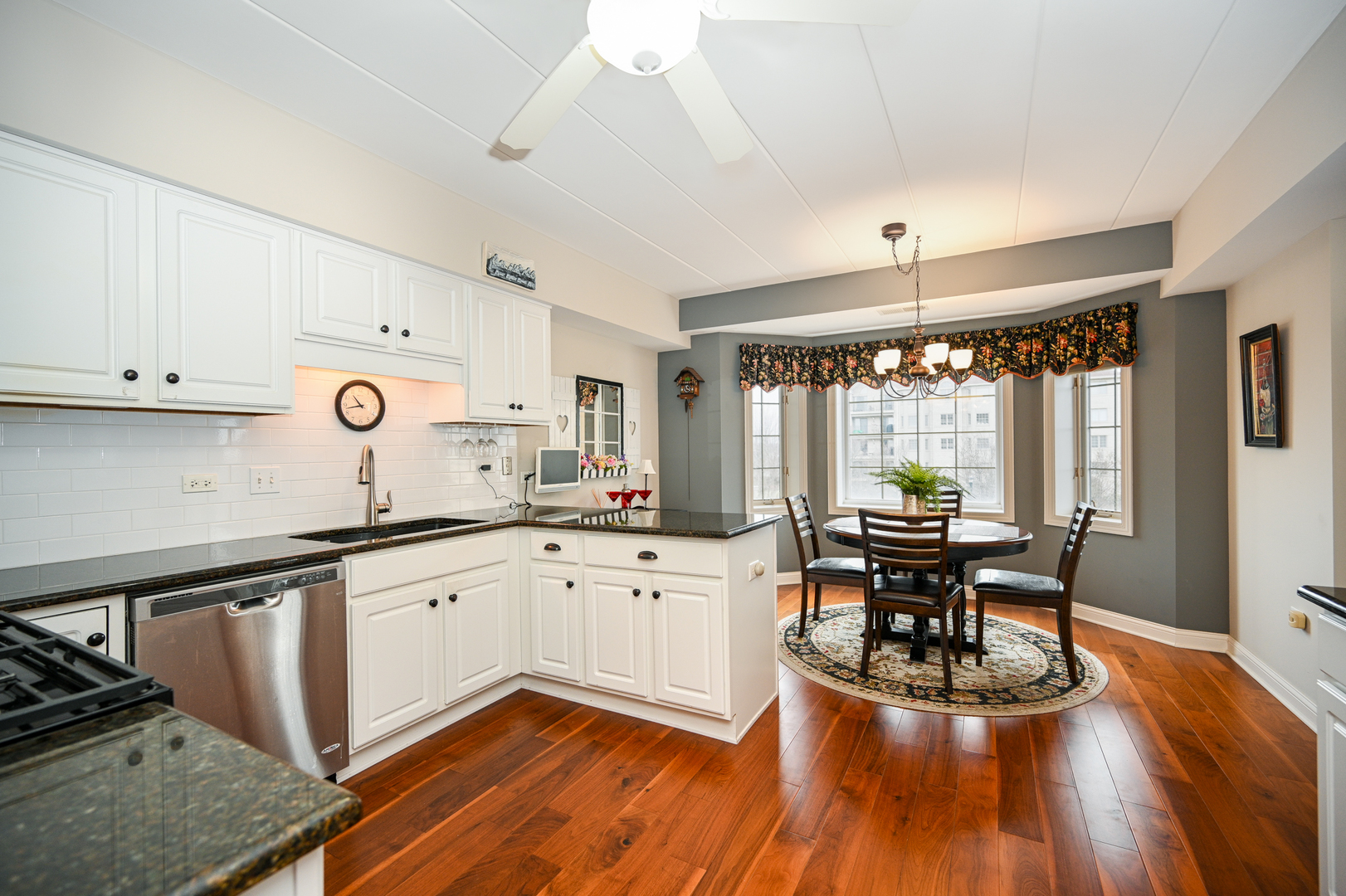 8505 Woodward Avenue #201, Woodridge, IL 60517