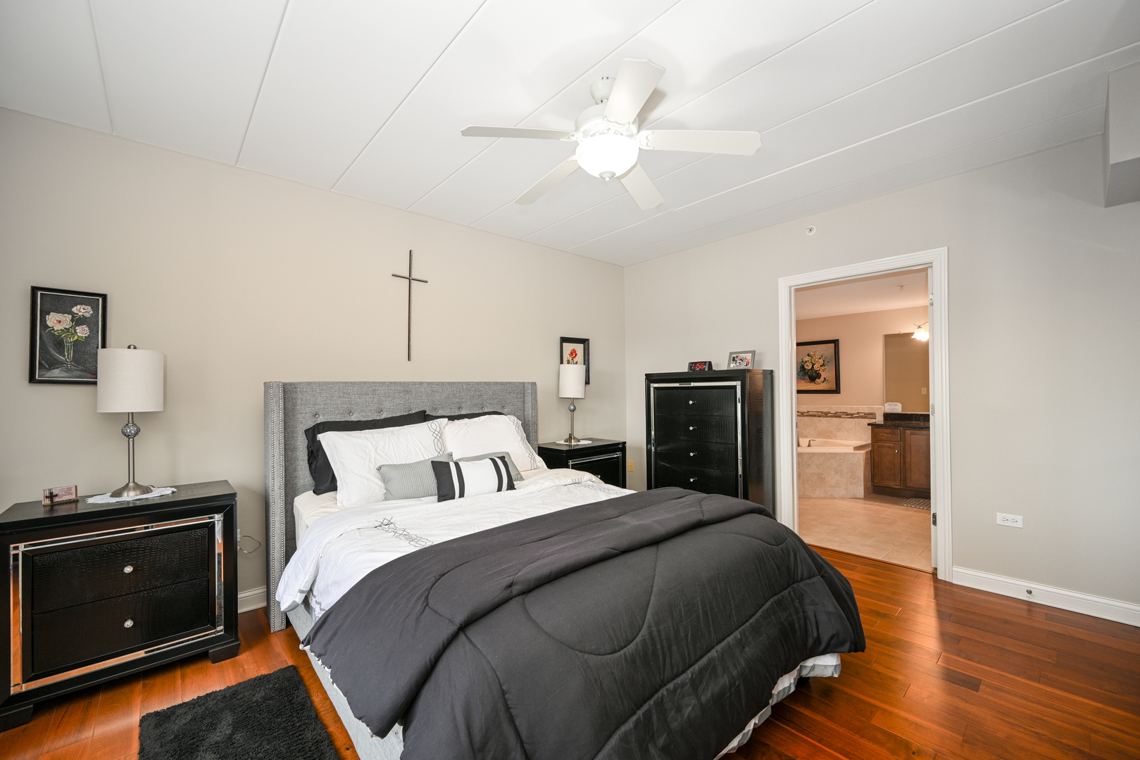 8505 Woodward Avenue #201, Woodridge, IL 60517