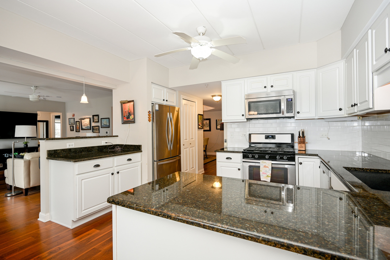 8505 Woodward Avenue #201, Woodridge, IL 60517