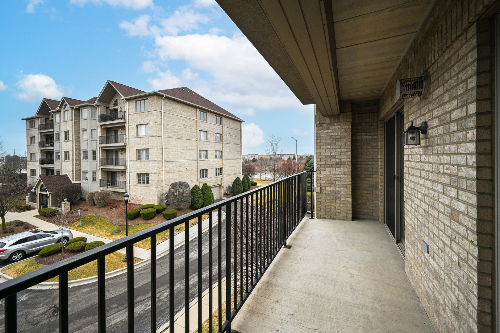 8505 Woodward Avenue #201, Woodridge, IL 60517
