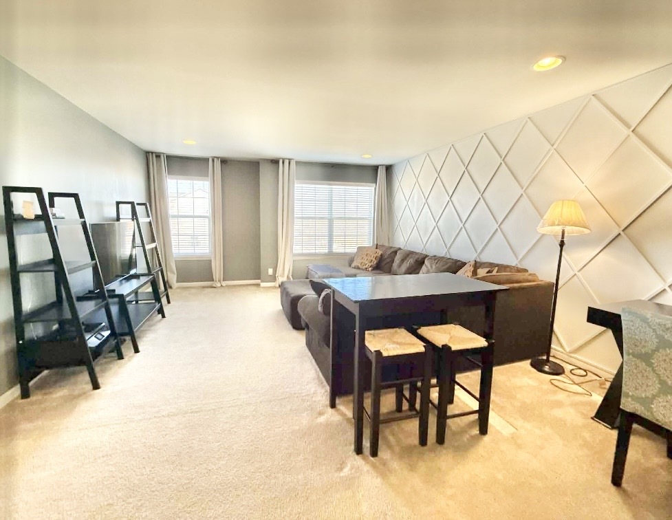 995 Bluff Quarry Drive, South Elgin, IL 60177