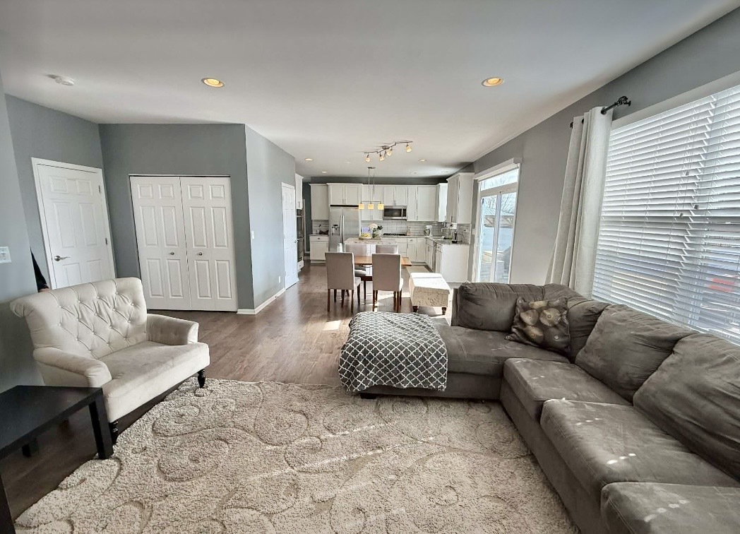 995 Bluff Quarry Drive, South Elgin, IL 60177