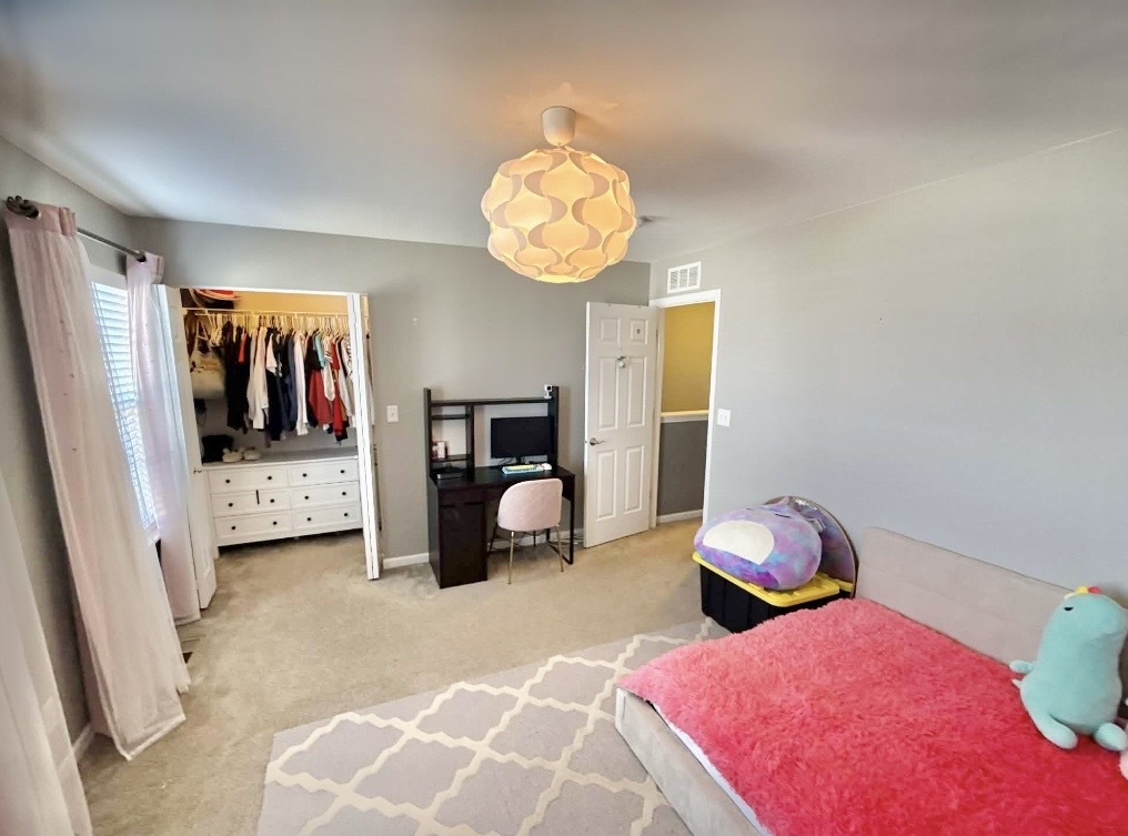 995 Bluff Quarry Drive, South Elgin, IL 60177