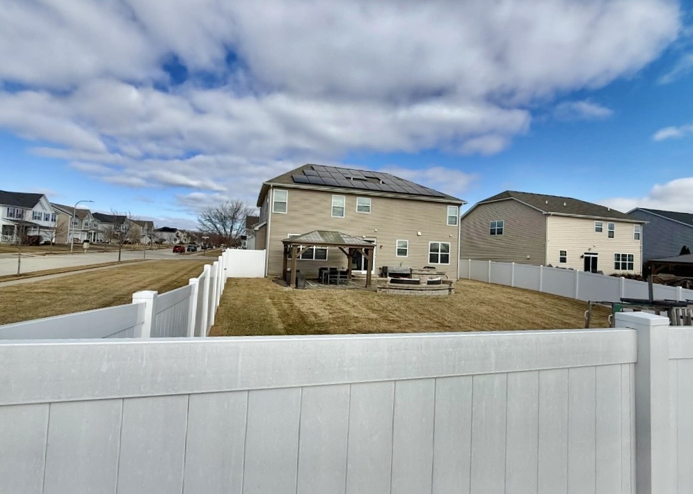 995 Bluff Quarry Drive, South Elgin, IL 60177