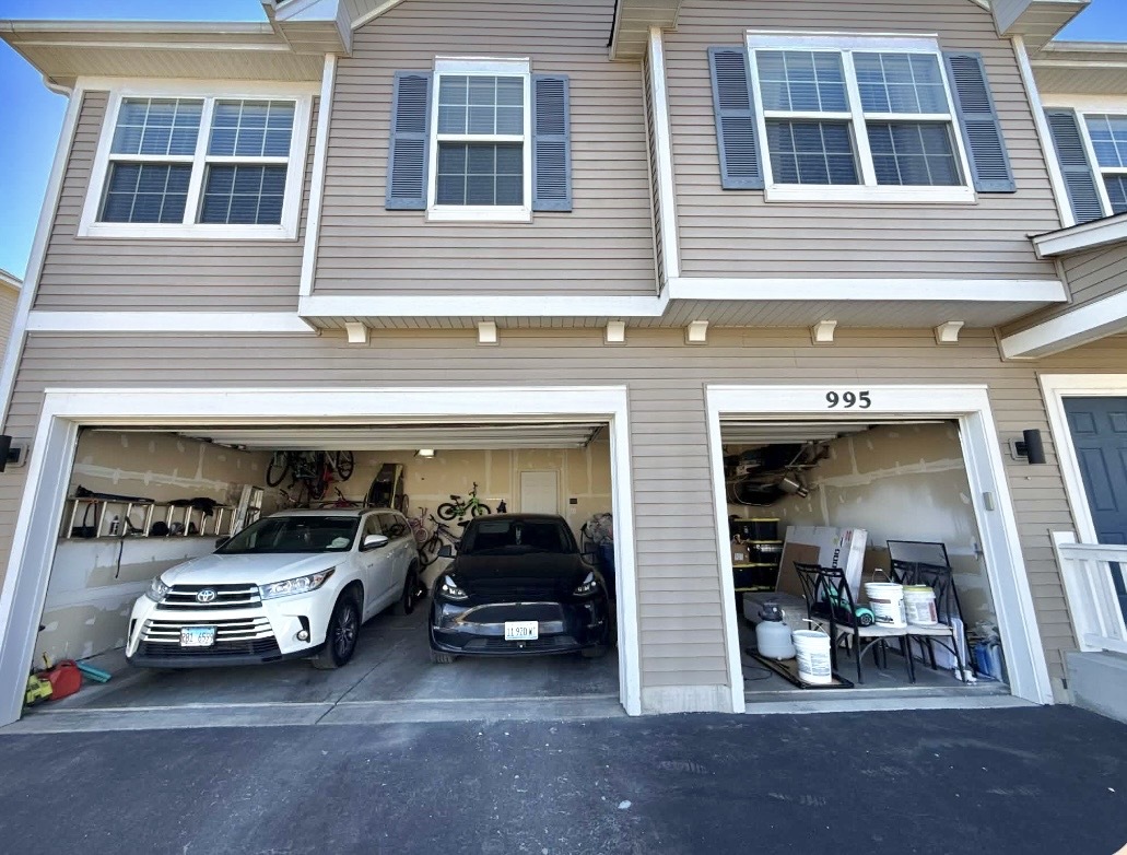 995 Bluff Quarry Drive, South Elgin, IL 60177