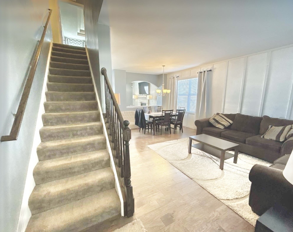 995 Bluff Quarry Drive, South Elgin, IL 60177