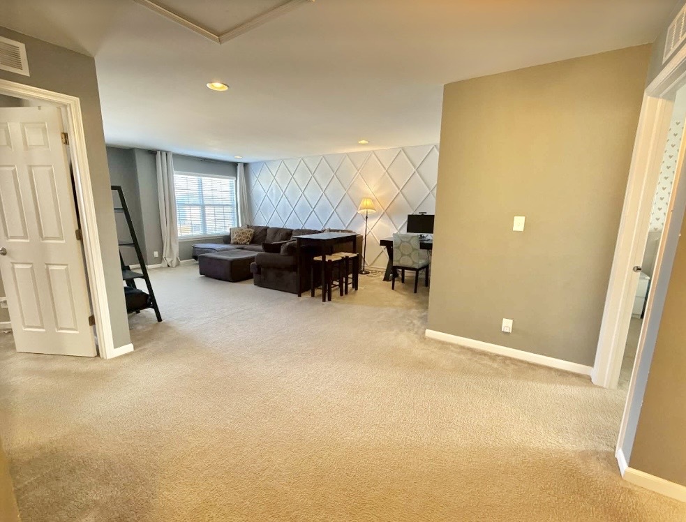 995 Bluff Quarry Drive, South Elgin, IL 60177