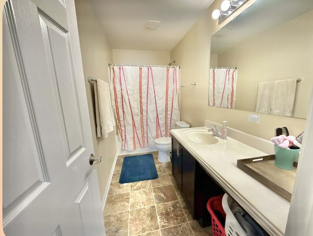 995 Bluff Quarry Drive, South Elgin, IL 60177