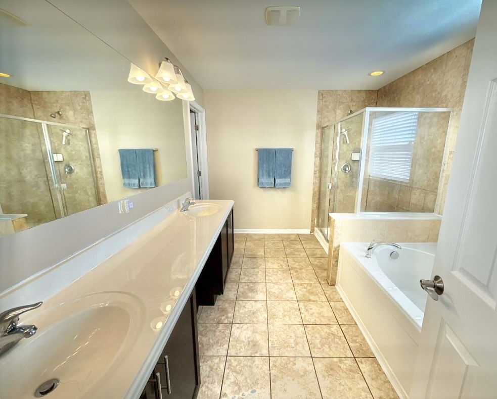 995 Bluff Quarry Drive, South Elgin, IL 60177