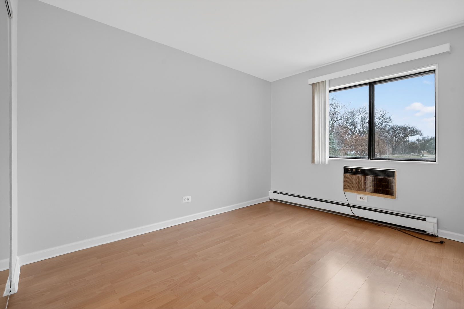 6670 S BRAINARD Avenue #209, Countryside, IL 60525