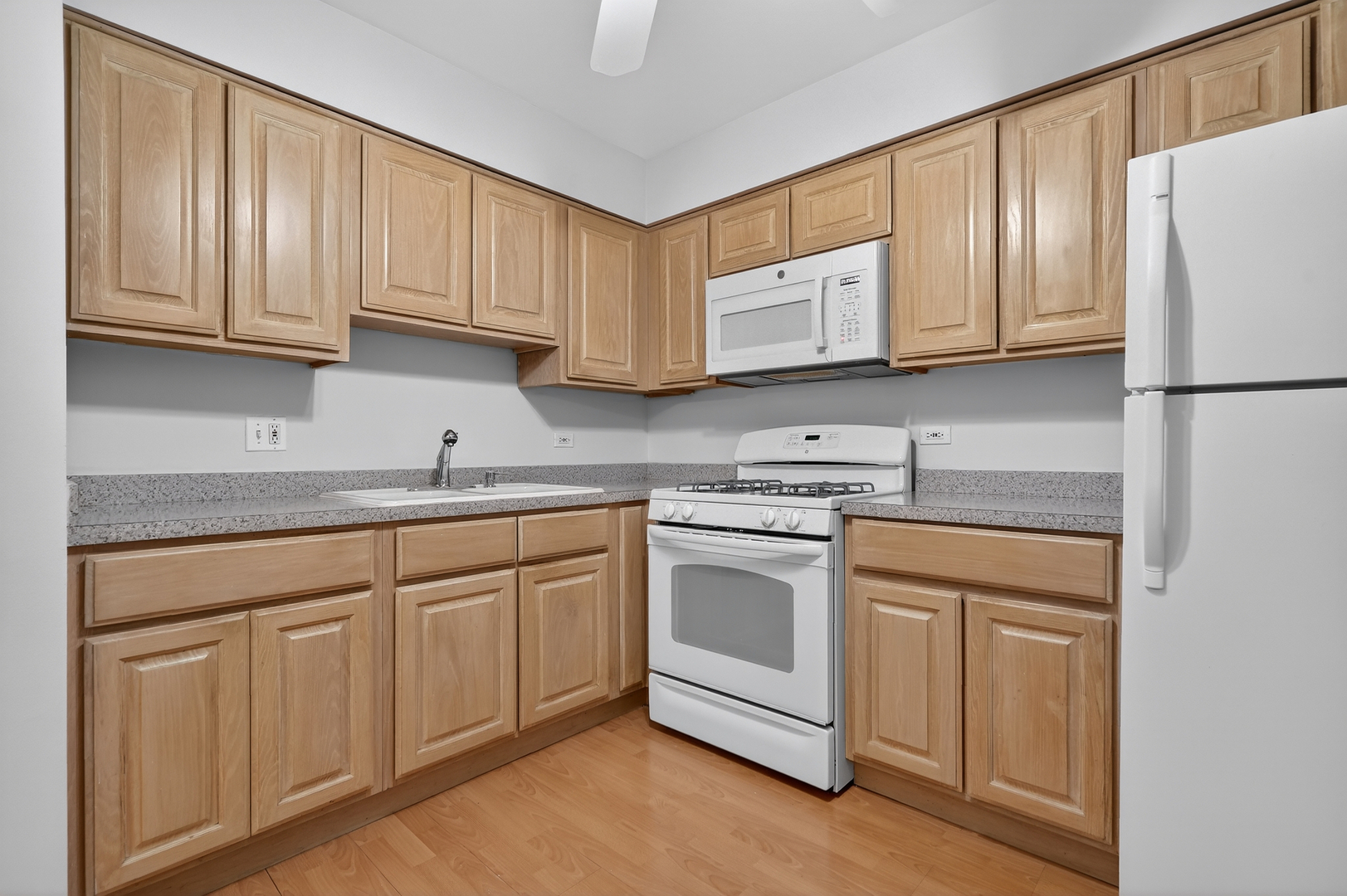 6670 S BRAINARD Avenue #209, Countryside, IL 60525