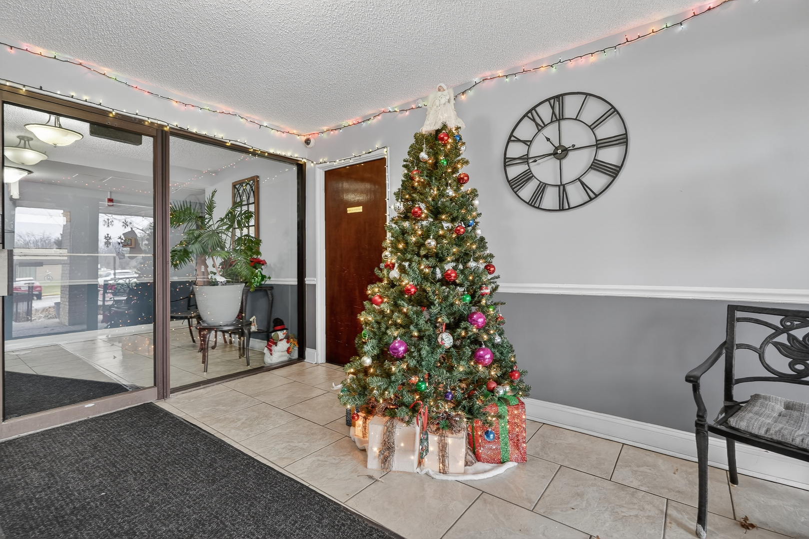 6670 S BRAINARD Avenue #209, Countryside, IL 60525