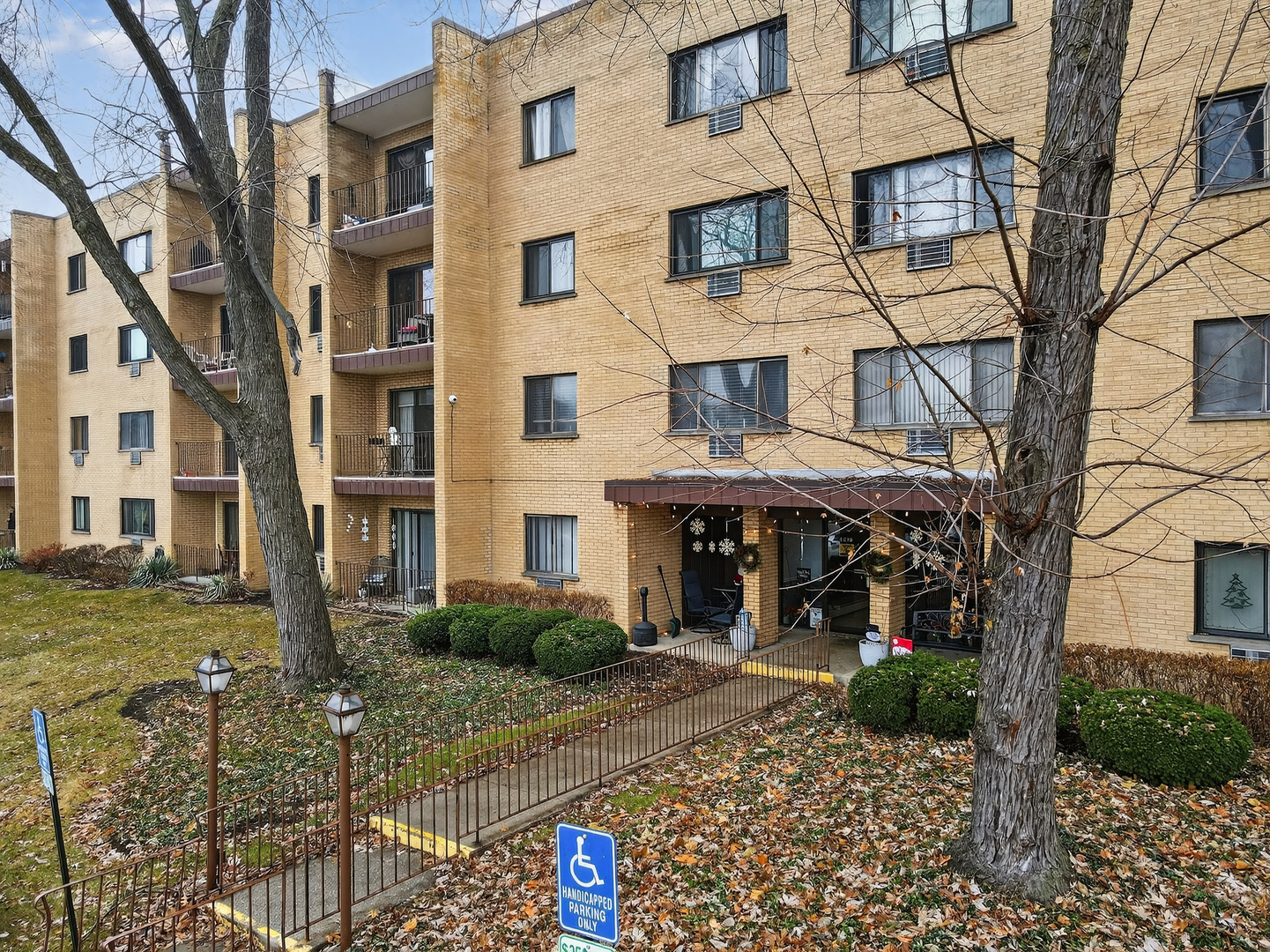 6670 S BRAINARD Avenue #209, Countryside, IL 60525
