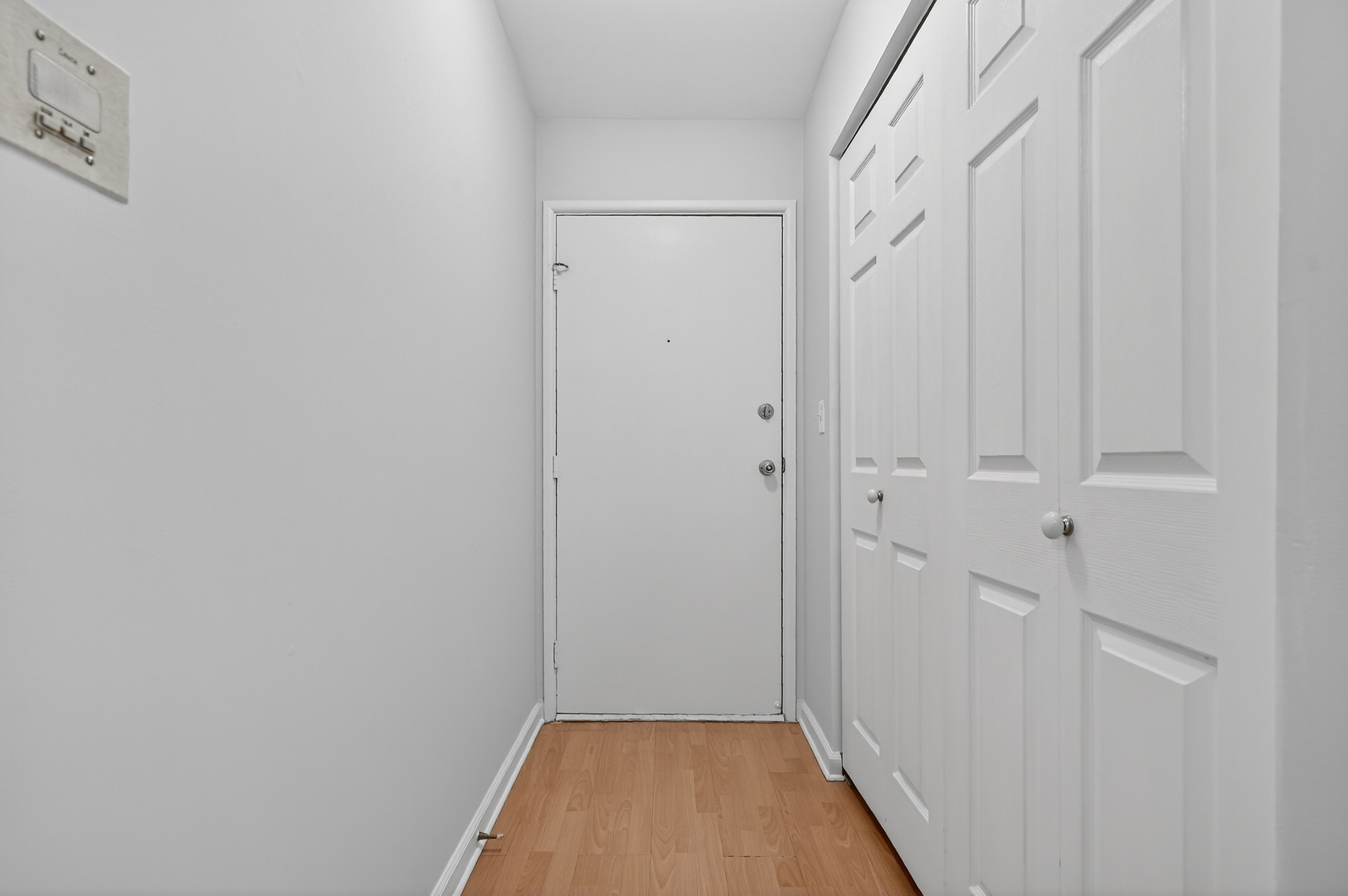 6670 S BRAINARD Avenue #209, Countryside, IL 60525