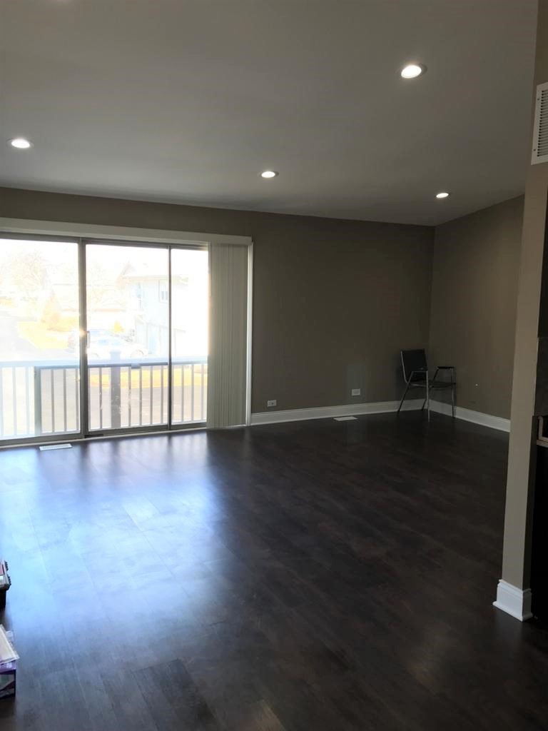 329 Carthage Court #D, Bloomingdale, IL 60108