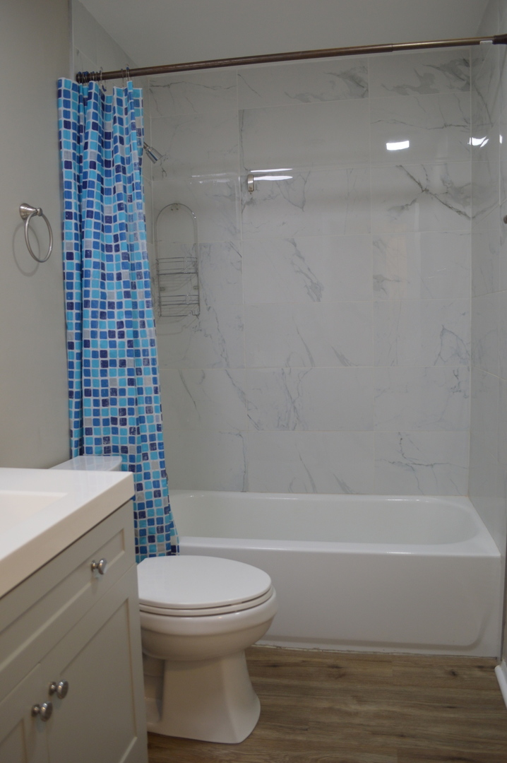 255 E Court of Shorewood #8, Vernon Hills, IL 60061