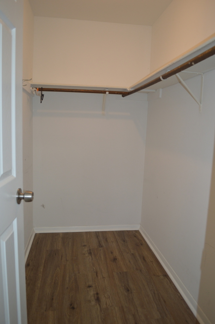 255 E Court of Shorewood #8, Vernon Hills, IL 60061