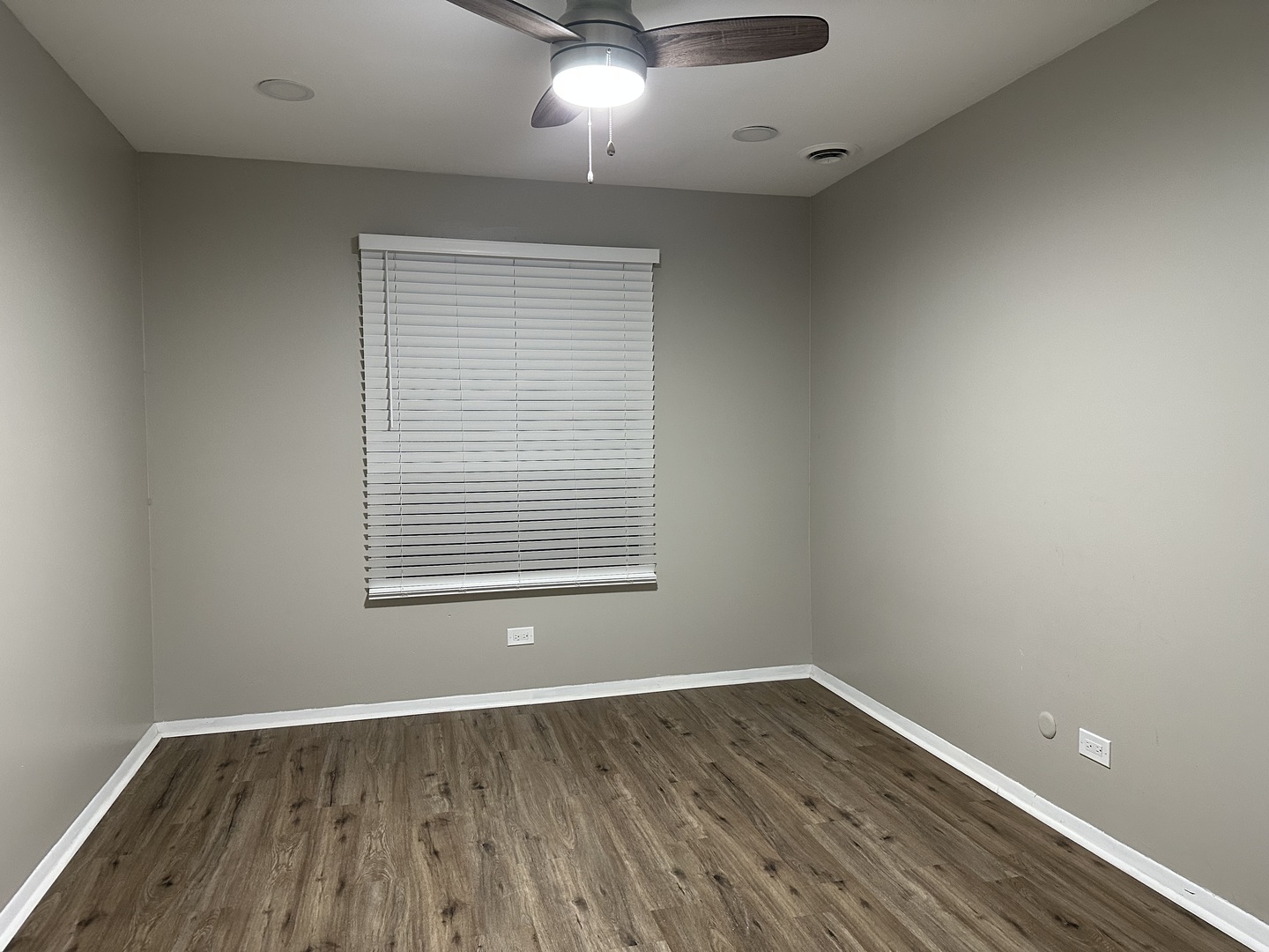 255 E Court of Shorewood #8, Vernon Hills, IL 60061