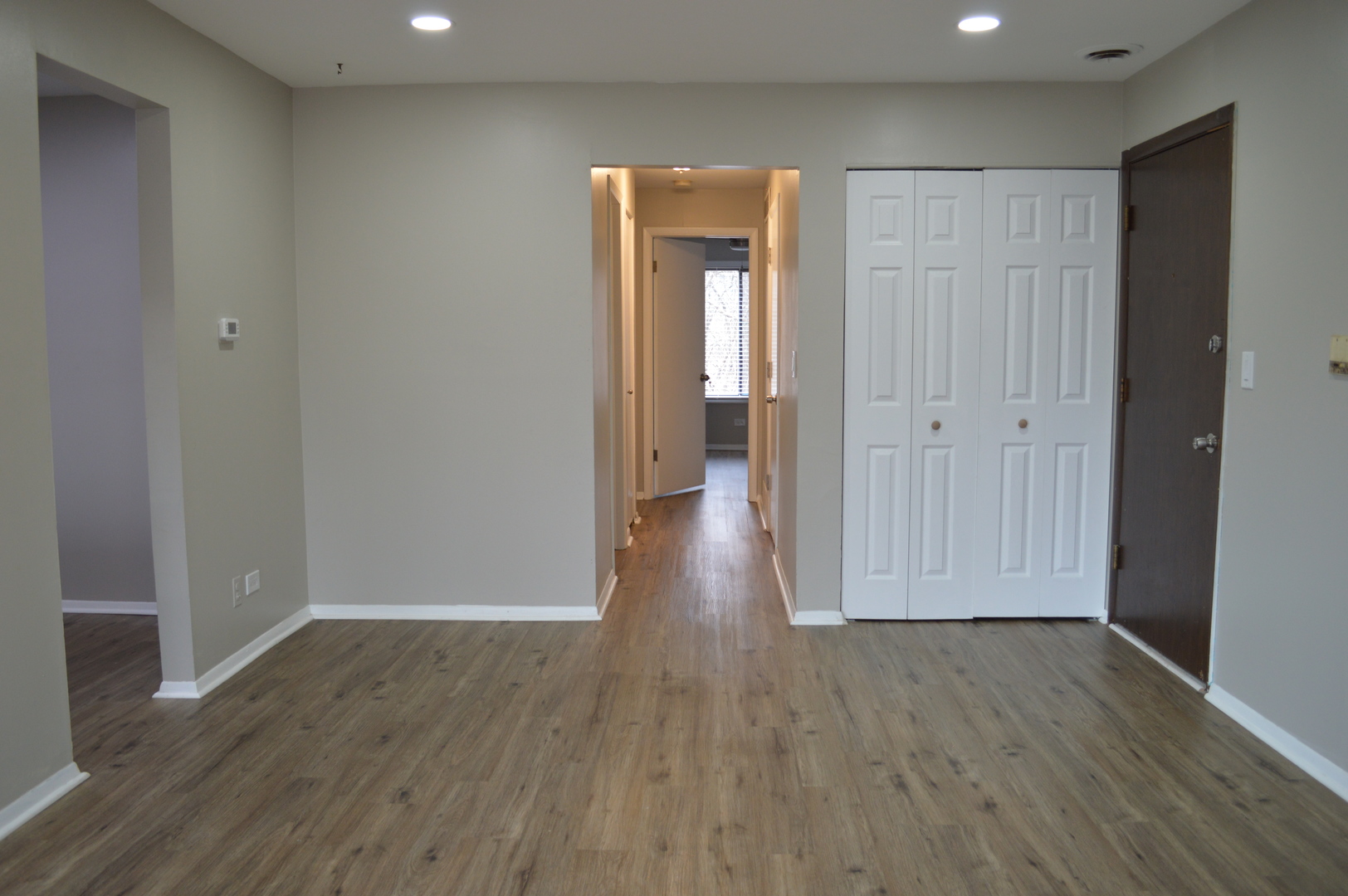 255 E Court of Shorewood #8, Vernon Hills, IL 60061