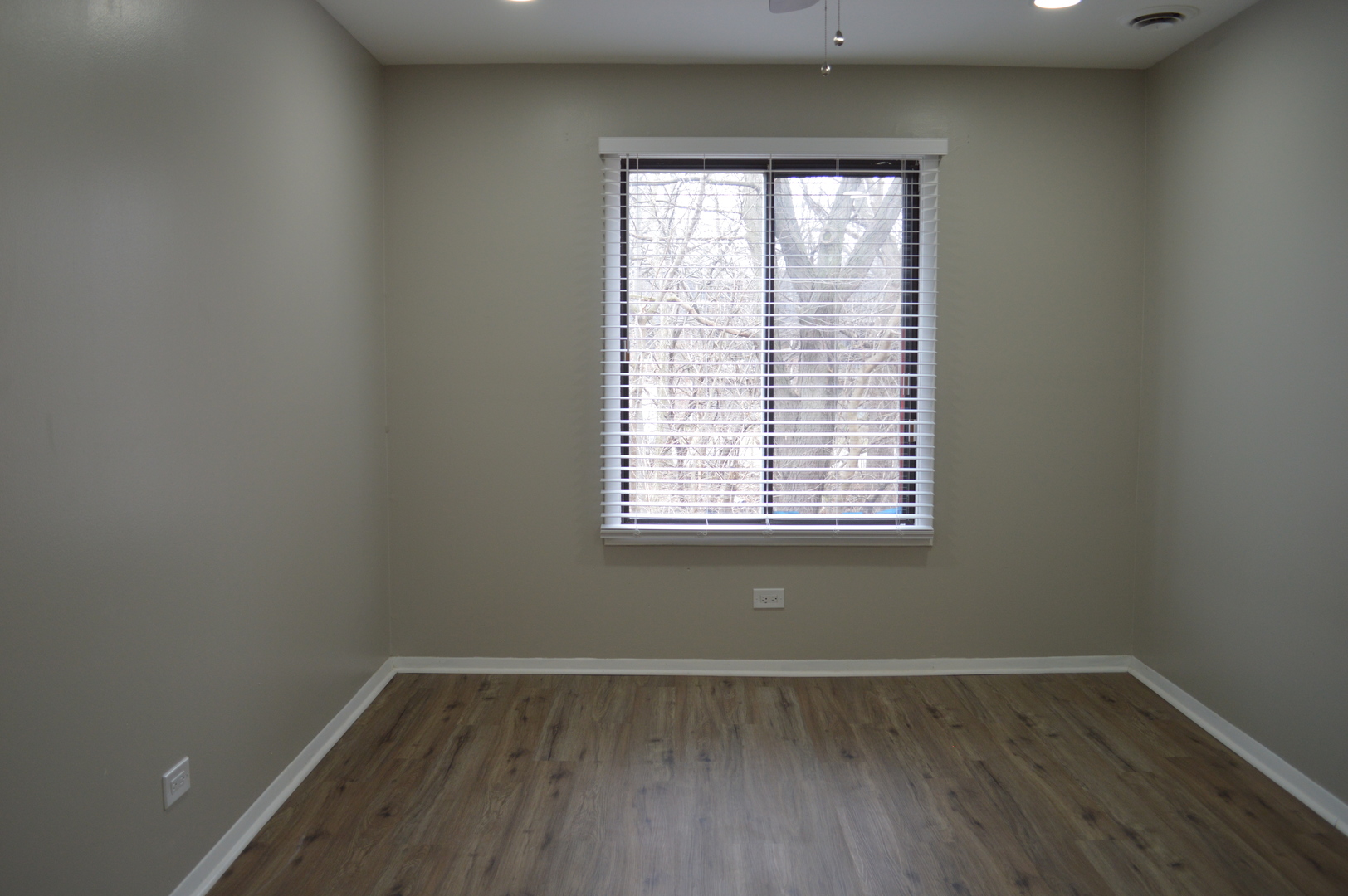 255 E Court of Shorewood #8, Vernon Hills, IL 60061