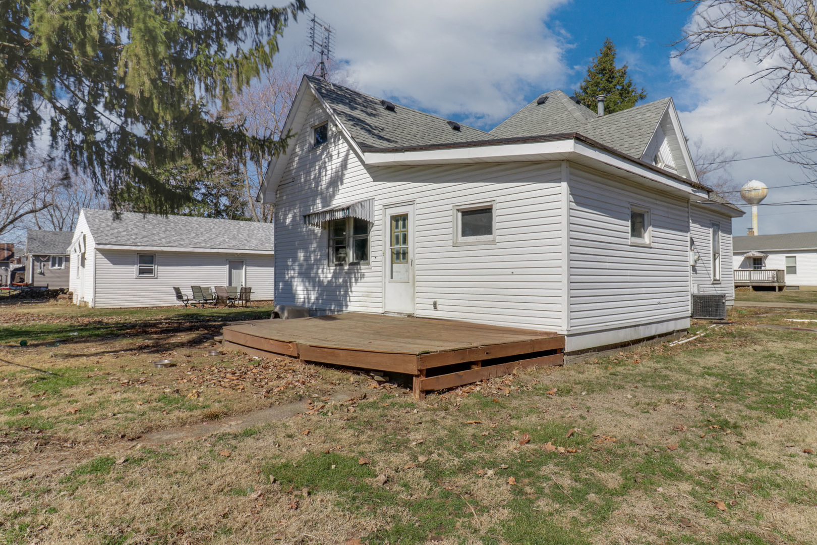 207 E Field Street, Secor, IL 61771