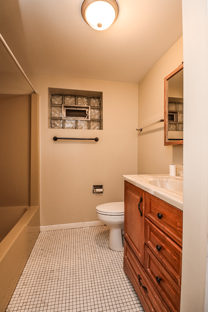 500 N Westwood Avenue, Lombard, IL 60148