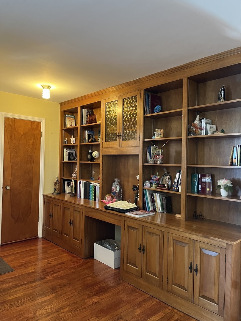 2522 S 3rd Avenue, Riverside, IL 60546