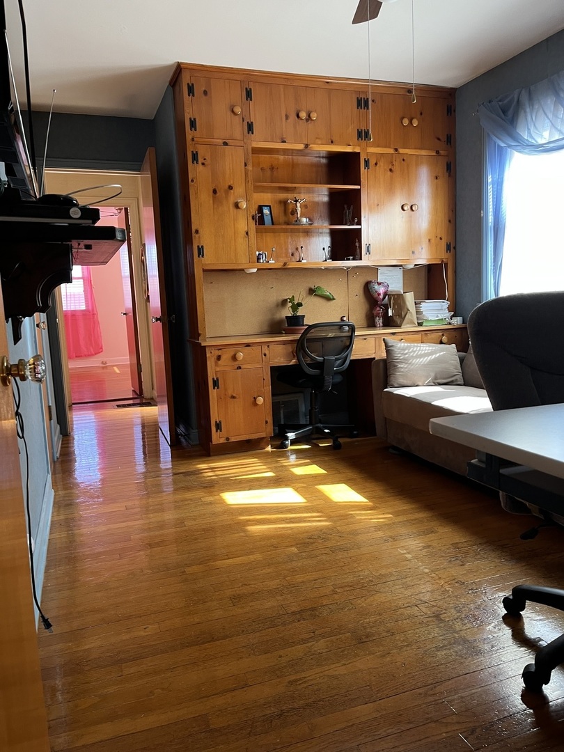 2522 S 3rd Avenue, Riverside, IL 60546