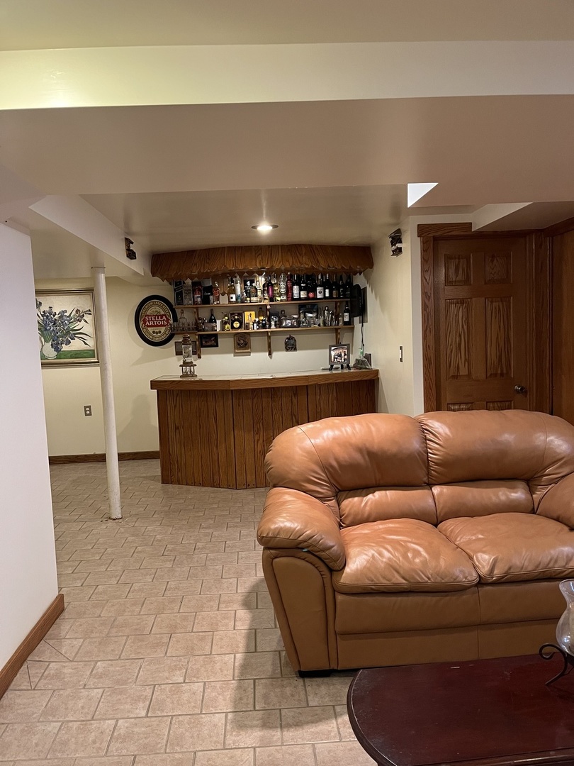 2522 S 3rd Avenue, Riverside, IL 60546