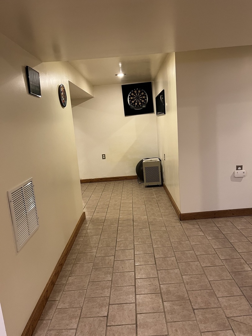 2522 S 3rd Avenue, Riverside, IL 60546