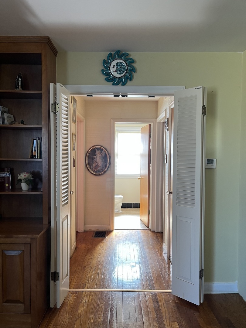 2522 S 3rd Avenue, Riverside, IL 60546