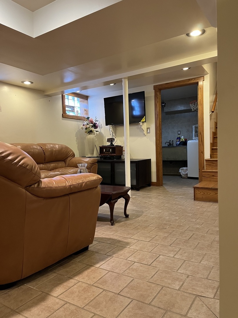 2522 S 3rd Avenue, Riverside, IL 60546