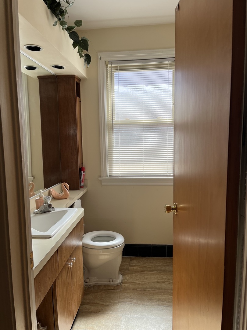 2522 S 3rd Avenue, Riverside, IL 60546