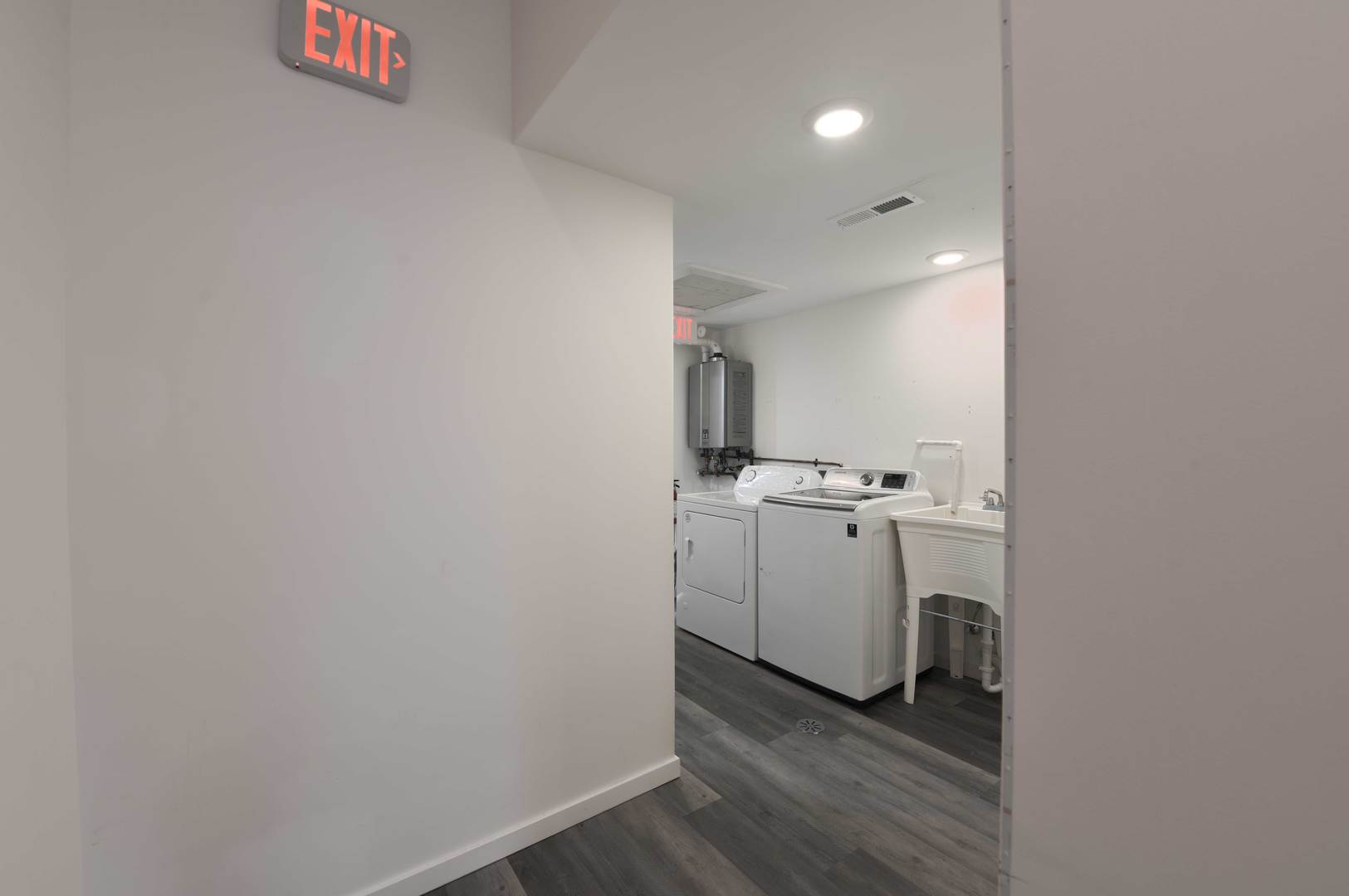 9136 Waukegan Road Road, Morton Grove, IL 60053