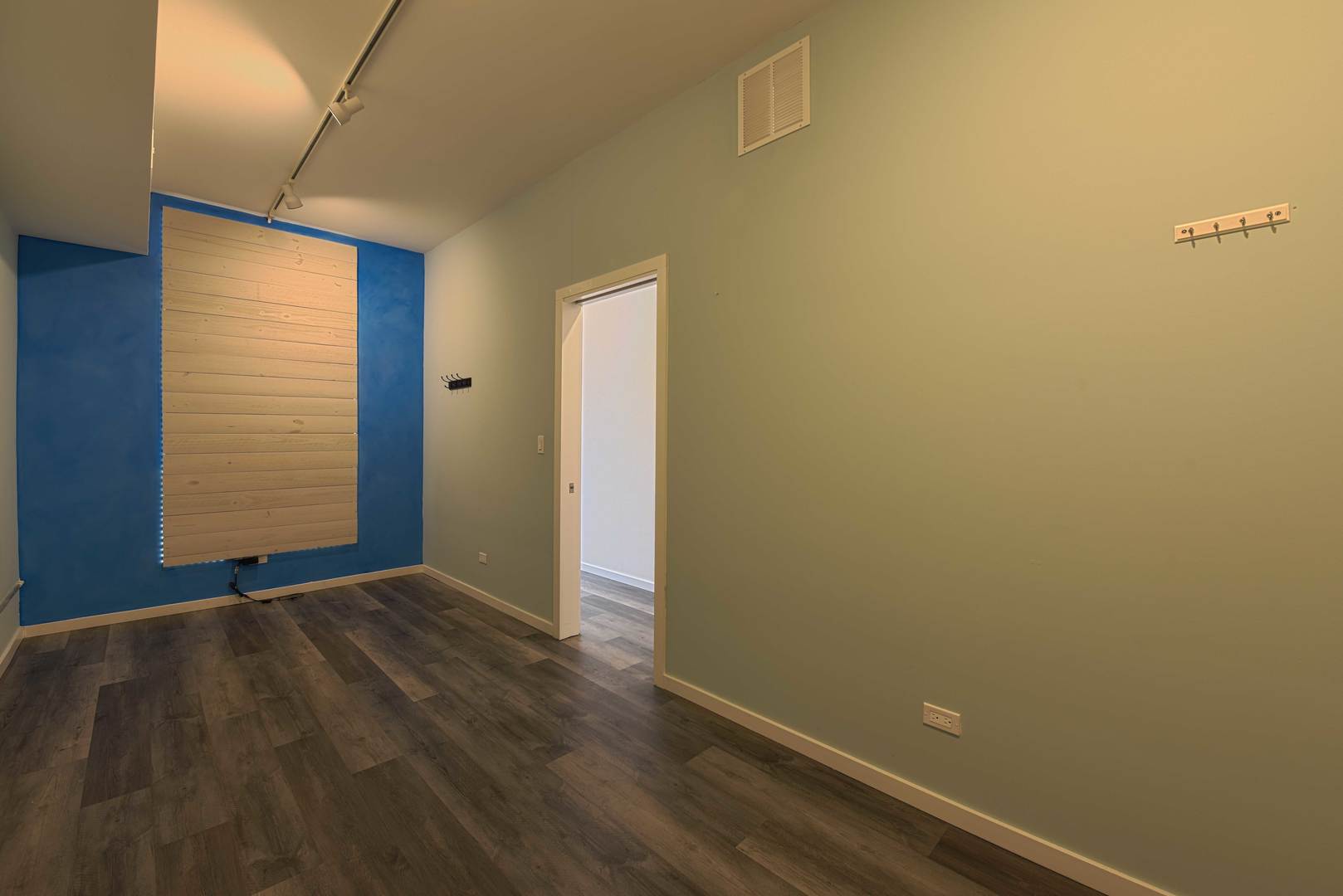 9136 Waukegan Road Road, Morton Grove, IL 60053