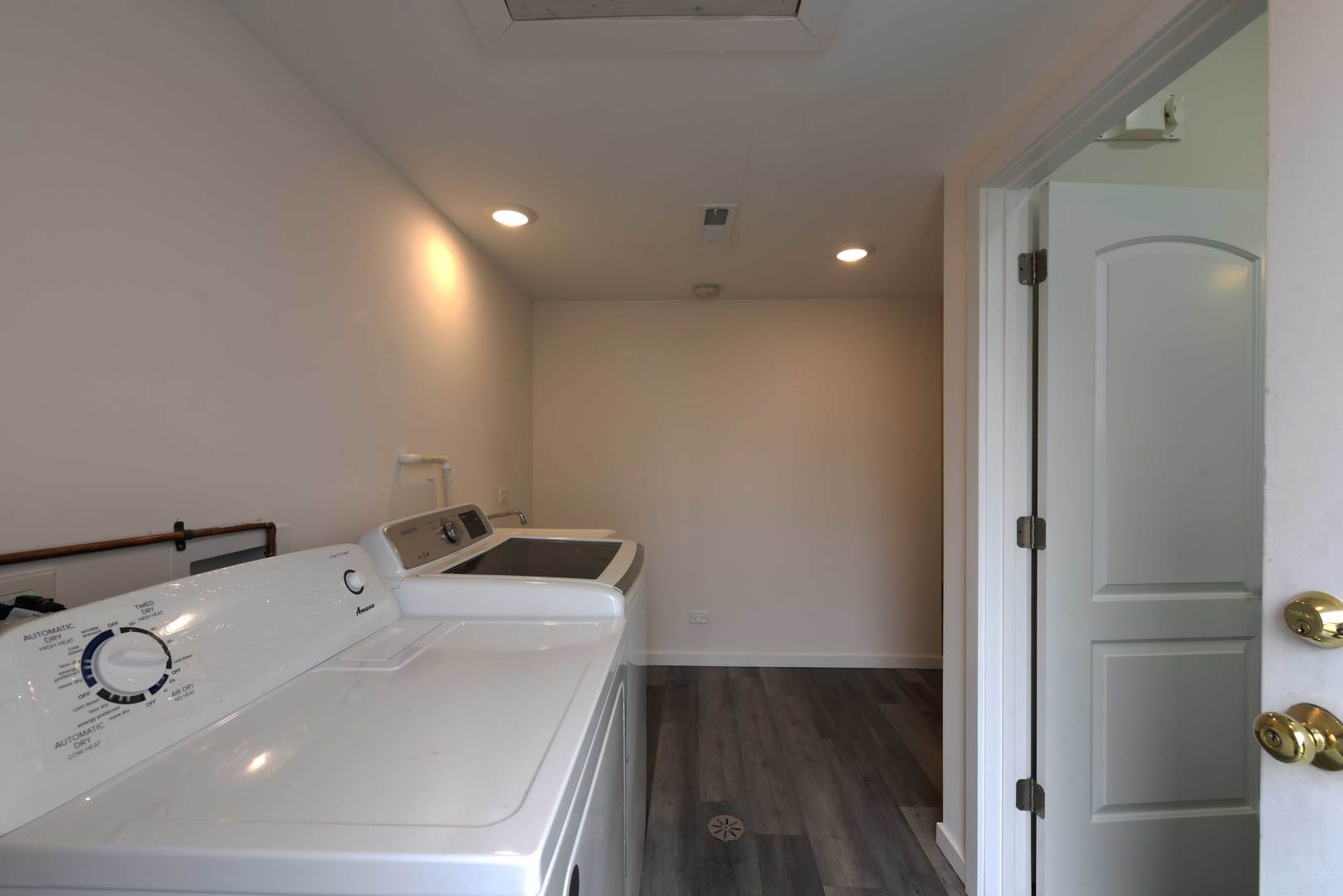 9136 Waukegan Road Road, Morton Grove, IL 60053