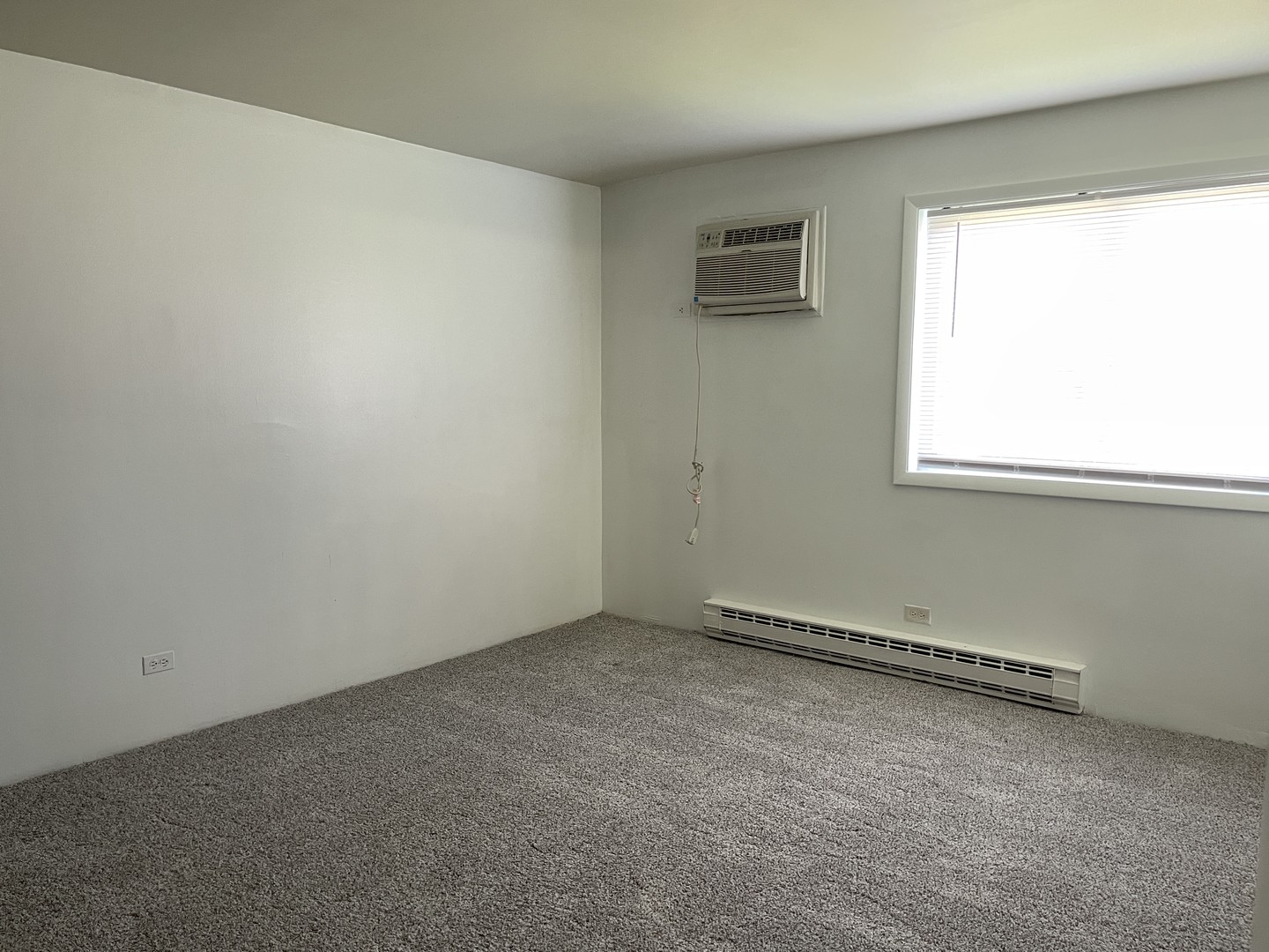 1023 Kuhn Road #4, Carol Stream, IL 60188