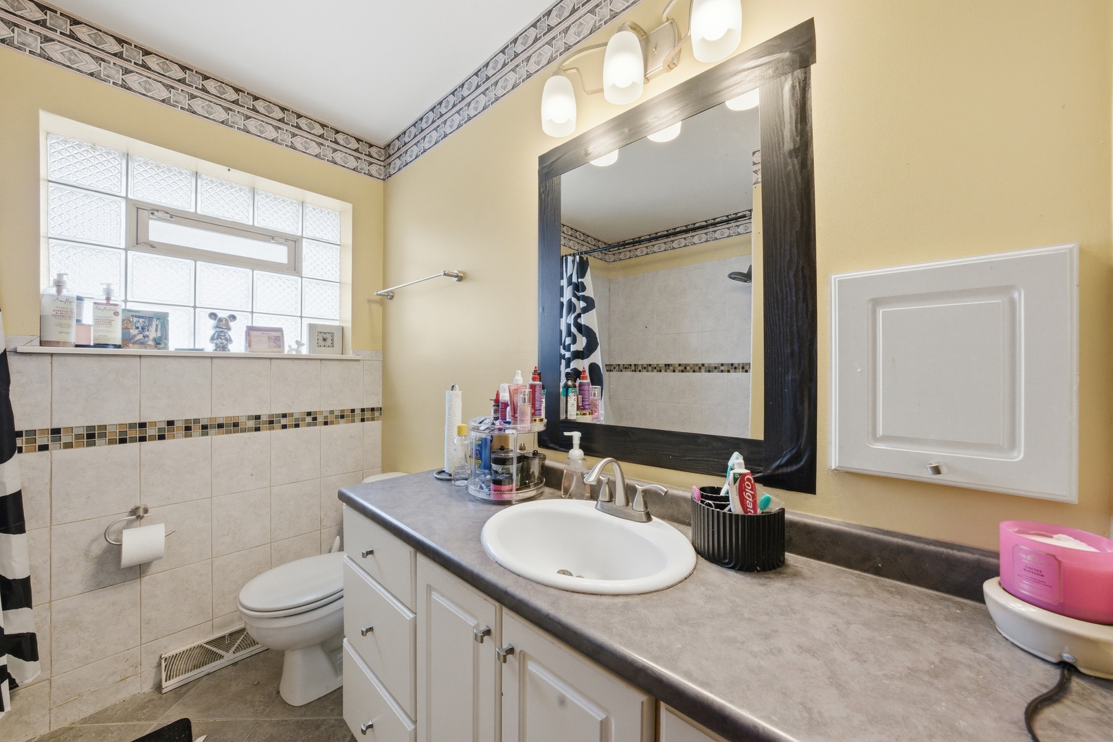 702 E 162nd Place, South Holland, IL 60473