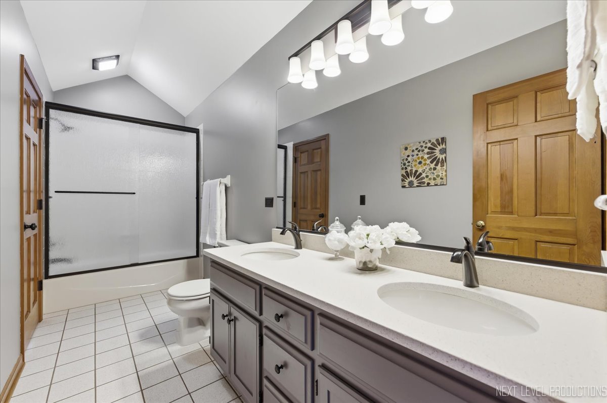 1367 Saxon Lane, Naperville, IL 60564