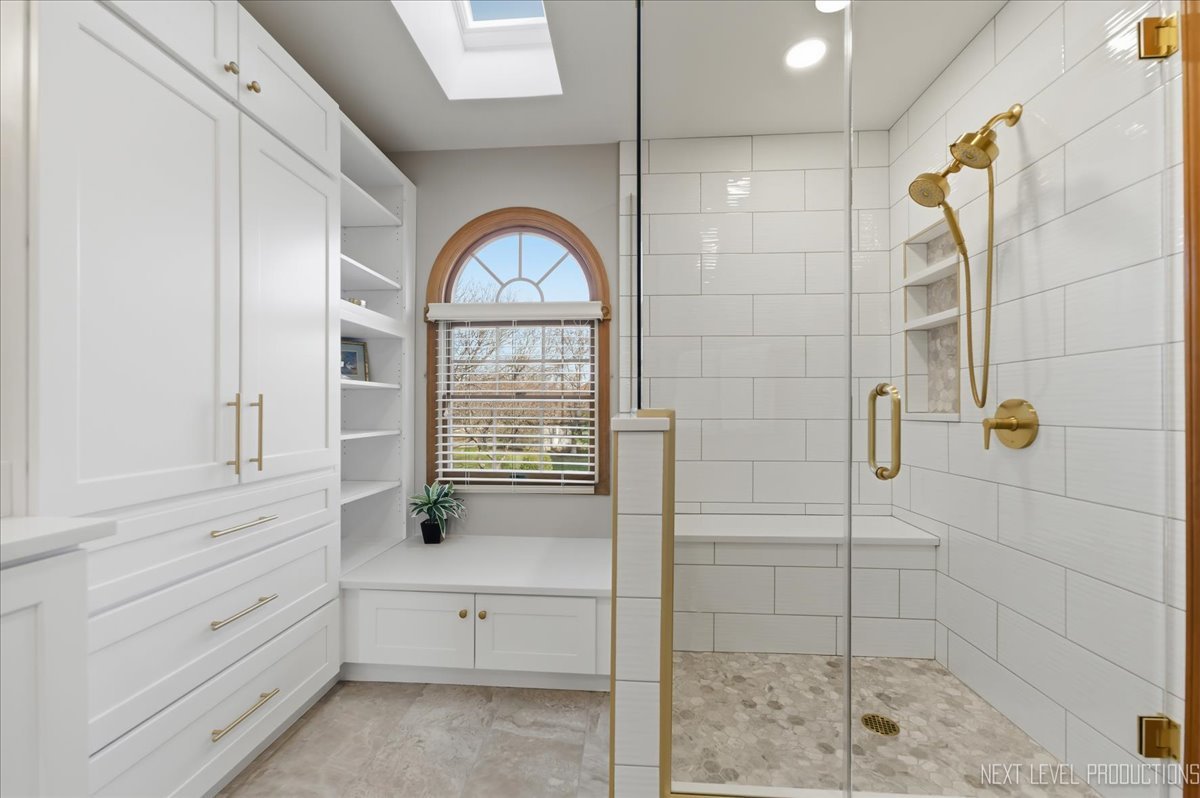 1367 Saxon Lane, Naperville, IL 60564