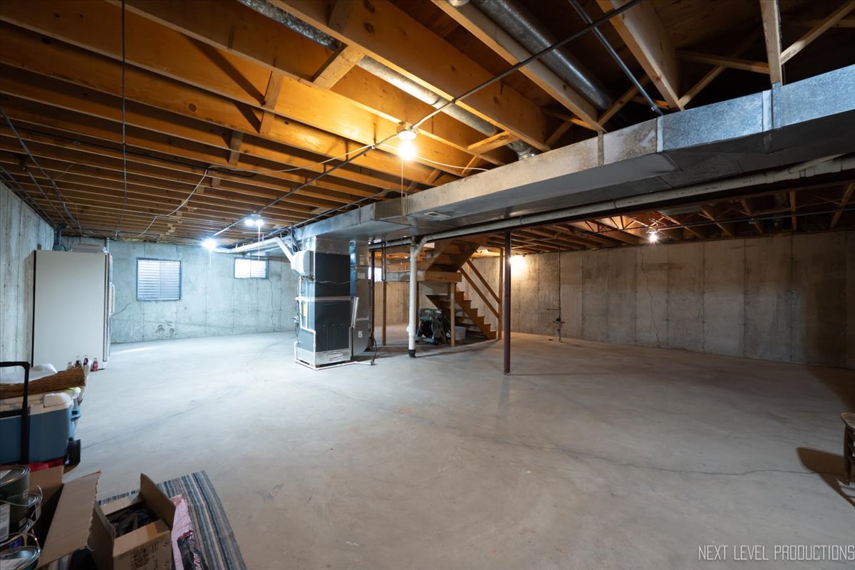 1367 Saxon Lane, Naperville, IL 60564