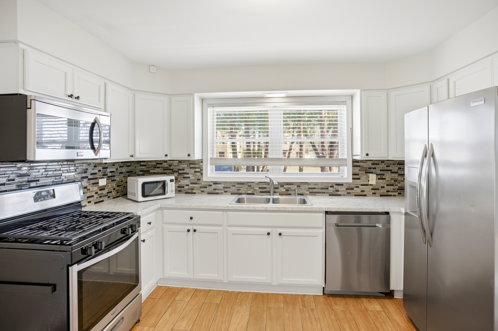 830 S La Grange Road, La Grange, IL 60525